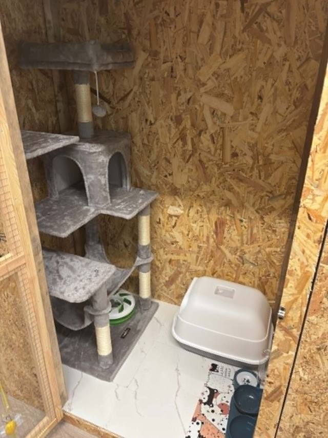 Kennel belülről, cicamászókával